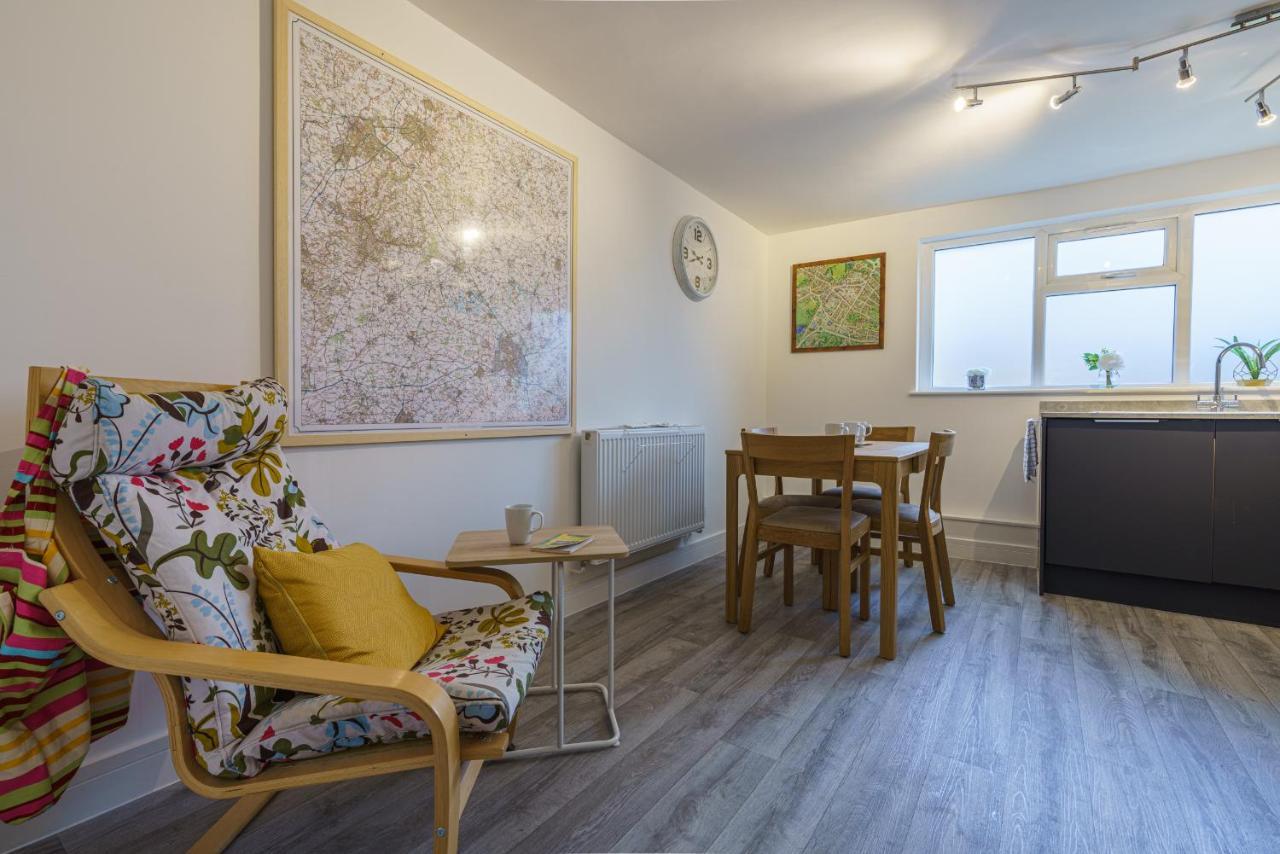 Private Deck With Newly Refurbished Flat Attached! Apartment Cirencester Exterior photo