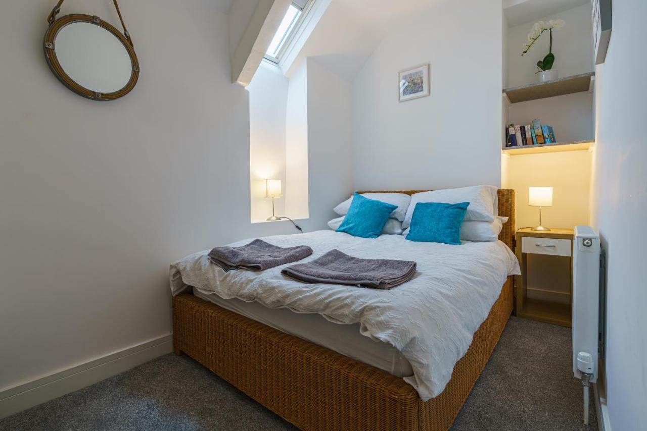 Private Deck With Newly Refurbished Flat Attached! Apartment Cirencester Exterior photo