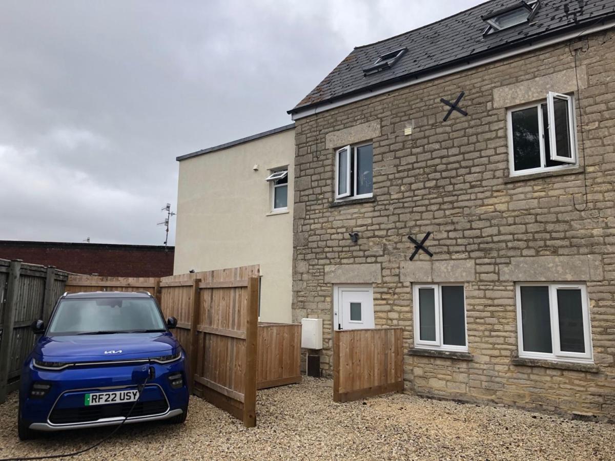 Private Deck With Newly Refurbished Flat Attached! Apartment Cirencester Exterior photo